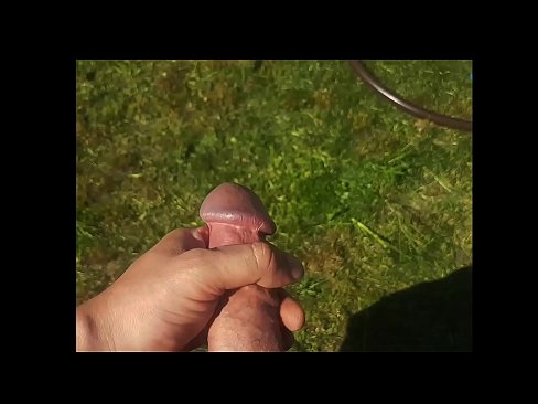 ❤️ Hottie se deja follar el coño rosa y se corre con un chorro en un jardín de verano ❌ Video de porno en es.verhentai.ru ❌️
